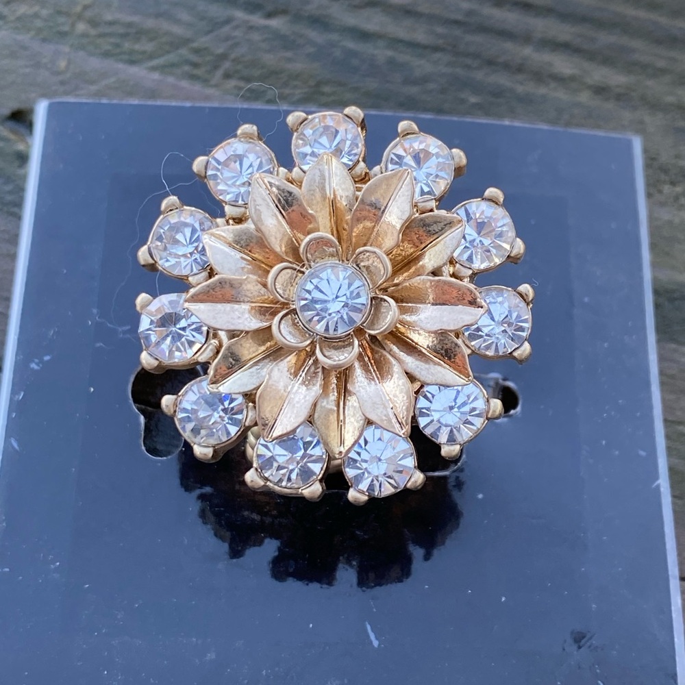Large Golden bronze crystal flower fashion ring stretch band one size fits most